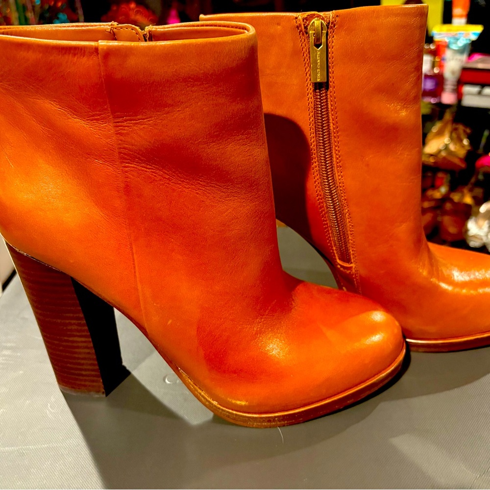 Vince Camuto Cayelsa Warm Caramel Women's Cow Derby Boot Zipper Leather Size 8.5